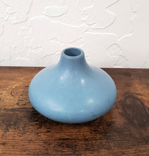Load image into Gallery viewer, Modern Concrete Bud Vase

